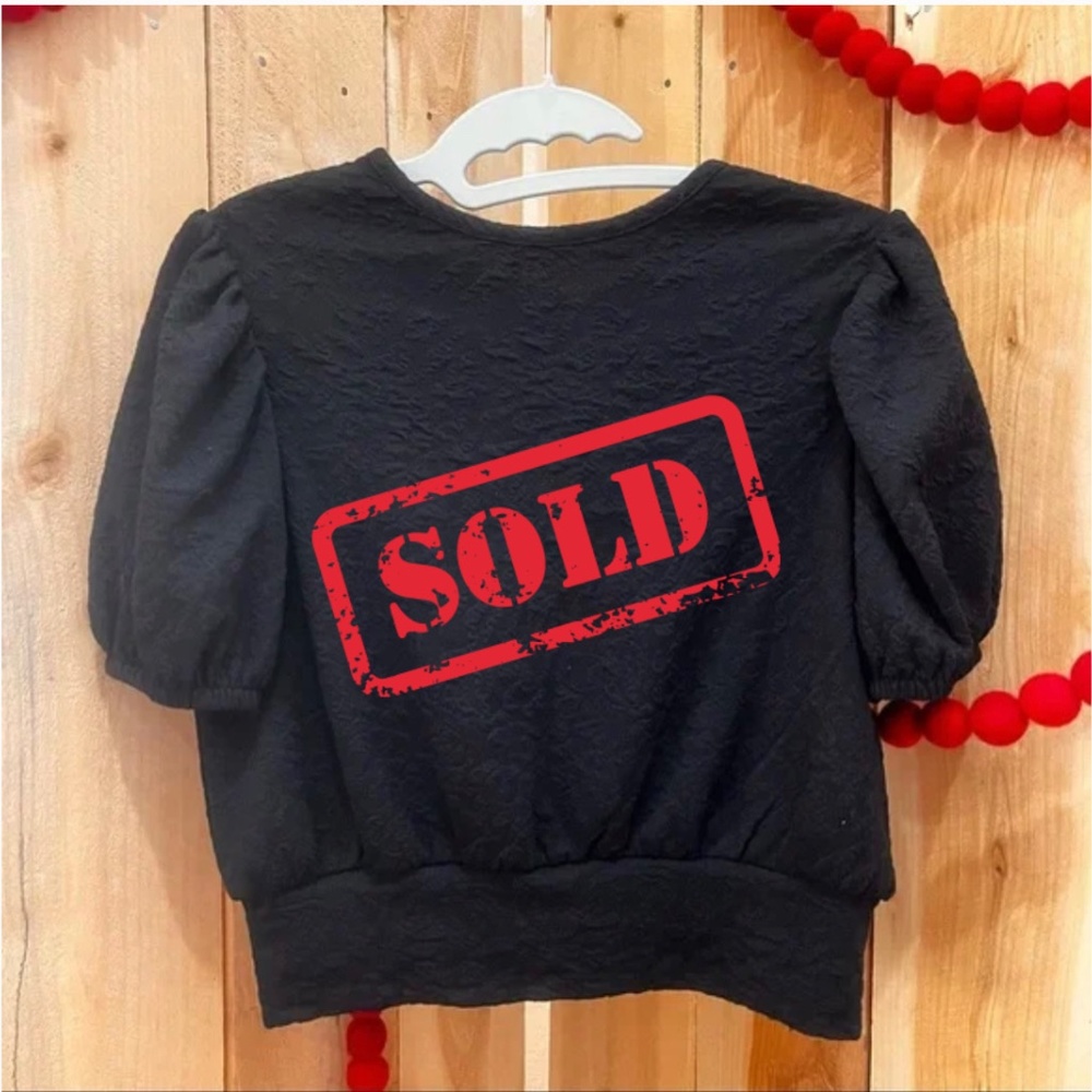 SO Black Puff Sleeve Crop Top